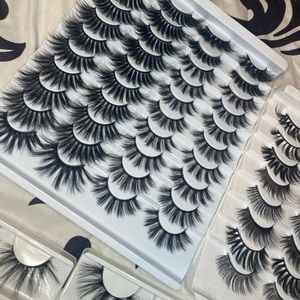 30 pairs of eyelashes